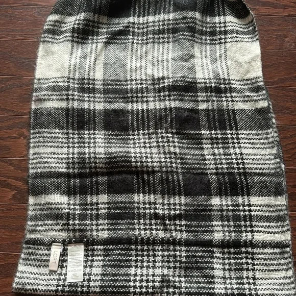 LOFT Circle Scarf - Picture 3 of 3